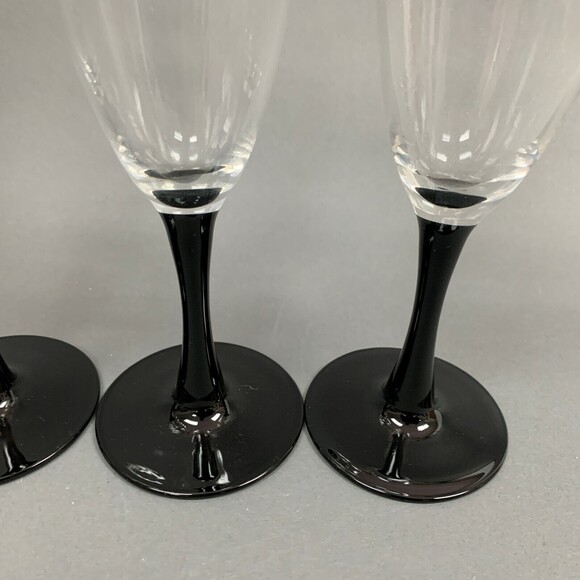 Clear Bowl Black Stem almost 7 3/4" high Fluted Glass Glasses Lot of 4 - Picture 5 of 6